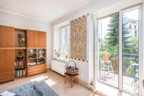 Updated 2BDR w-Balcony, Vintage APT in Upscale Neighborhood, by Cohost, Vilnius